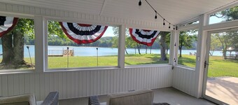 Lakefront Tiny Bird Dock, Hot Tub, Firepit, Boat House, ParkLike Setting