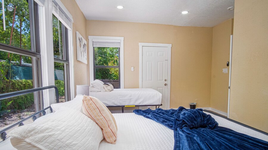 Modern Living 3BR 2BA Close to Amazing Downtown