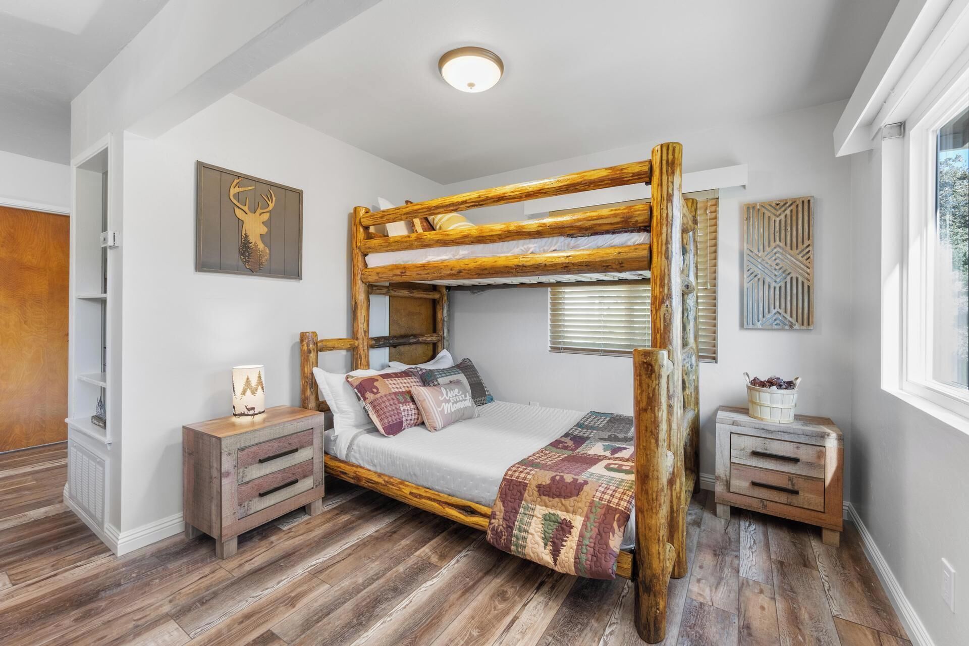 2 多间卧室、熨斗/熨衣板、旅行婴儿床、WiFi