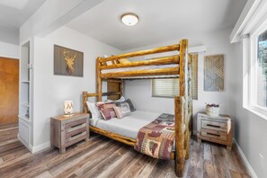 2 bedrooms, iron/ironing board, travel cot, WiFi