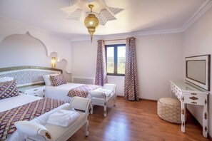 Minibar, in-room safe, desk, blackout curtains - Al Karob Yoga Boutique Hotel (Albufeira)