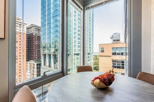 Downtown 2bd #5 +Gym near Park, Lake, Museums