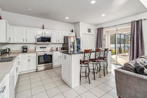 Fridge, microwave, oven, stovetop - 7/6.5 Beautiful Vacation home with private pool, and much more!! (Kissimmee)
