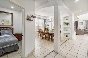 Interior - 7/6.5 Beautiful Vacation home with private pool, and much more!! (Kissimmee)