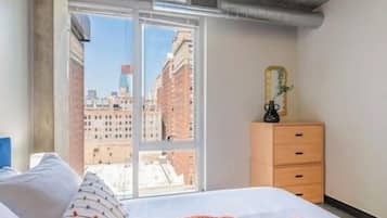 2 bedrooms, iron/ironing board, travel crib, free WiFi