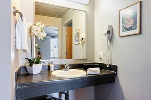 Hårføner og håndklær