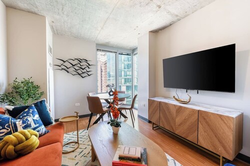 Downtown 2bd #6 +Gym near Park, Lake, Museums