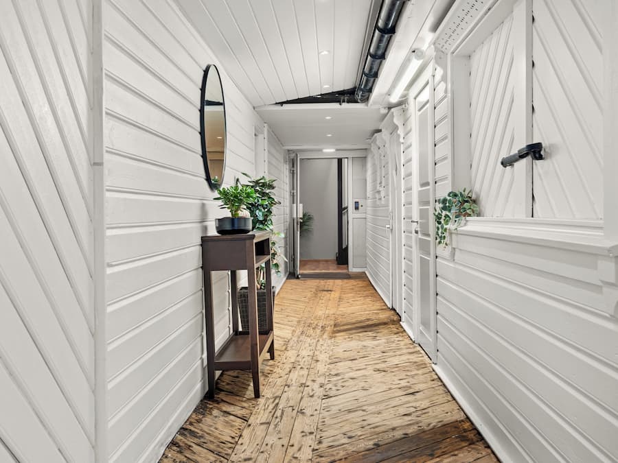 Laptop workspace, free WiFi, bed sheets