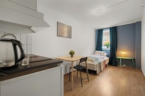 Espace de travail pour ordinateur portable, Wi-Fi gratuit, draps fournis