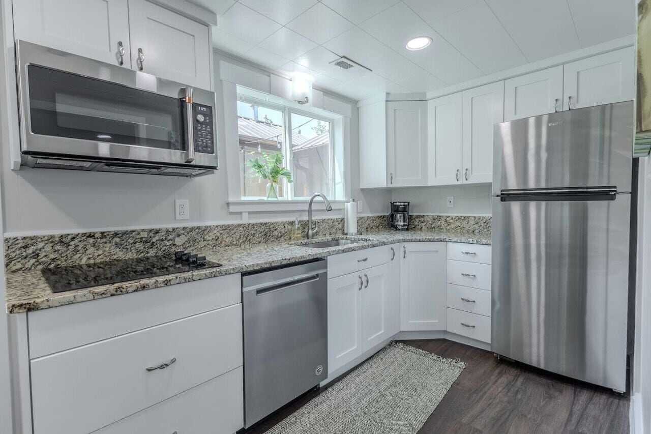 Microondas, horno, parrilla de estufa y lavavajillas 