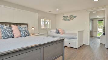 2 bedrooms, desk, iron/ironing board, free WiFi