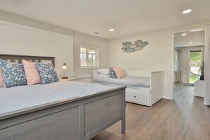 2 bedrooms, desk, iron/ironing board, free WiFi