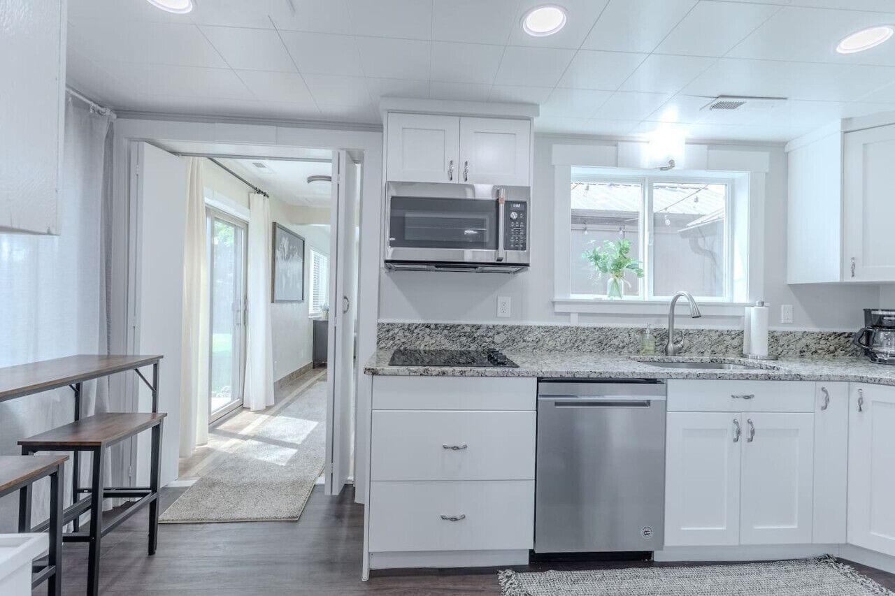 電子レンジ、オーブン、コンロ、食器洗い機