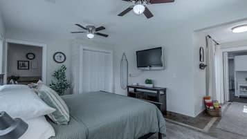 2 bedrooms, desk, iron/ironing board, free WiFi