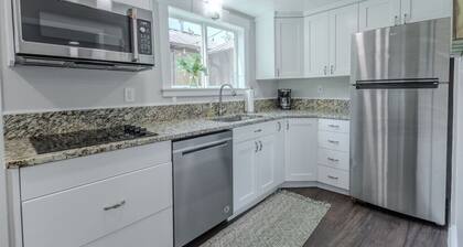 Courtyard Hot Tub in the Heart of Downtown