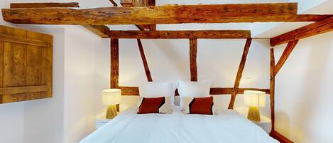 3 slaapkamers, een strijkplank/strijkijzer, gratis wifi, beddengoed