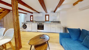 Unclassified image, 2 of 33, button