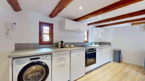 Fridge, oven, coffee/tea maker, electric kettle - Ancien Relais 4 Duplex Clim/A-C (Colmar)