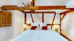 Unclassified image, 4 of 33, button