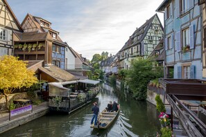 Unclassified image, 3 of 33, button