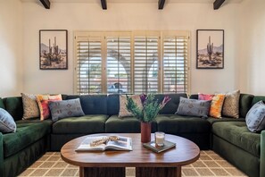 House (5 Bedrooms) | Interior