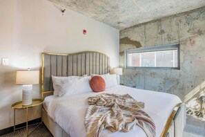 3 Schlafzimmer, Schreibtisch, Bügeleisen/Bügelbrett, Reisekinderbett