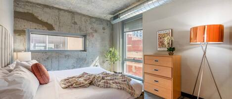 3 slaapkamers, een strijkplank/strijkijzer, reisbedje, gratis wifi