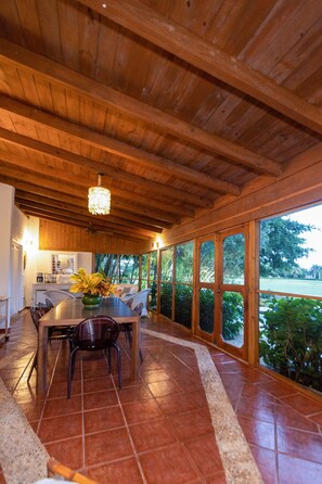 Villa, fumeurs | 2 chambres