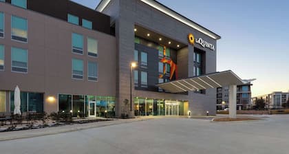 La Quinta Inn & Suites By Wyndham San Antonio At The Rim