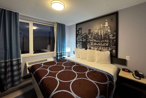 Super 8 by Wyndham Brooklyn Fulton Street/Broadway Junction