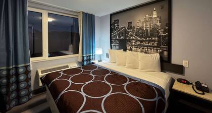 Super 8 by Wyndham Brooklyn Fulton Street/Broadway Junction