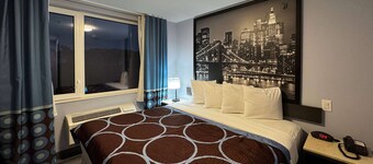Super 8 by Wyndham Brooklyn Fulton Street/Broadway Junction
