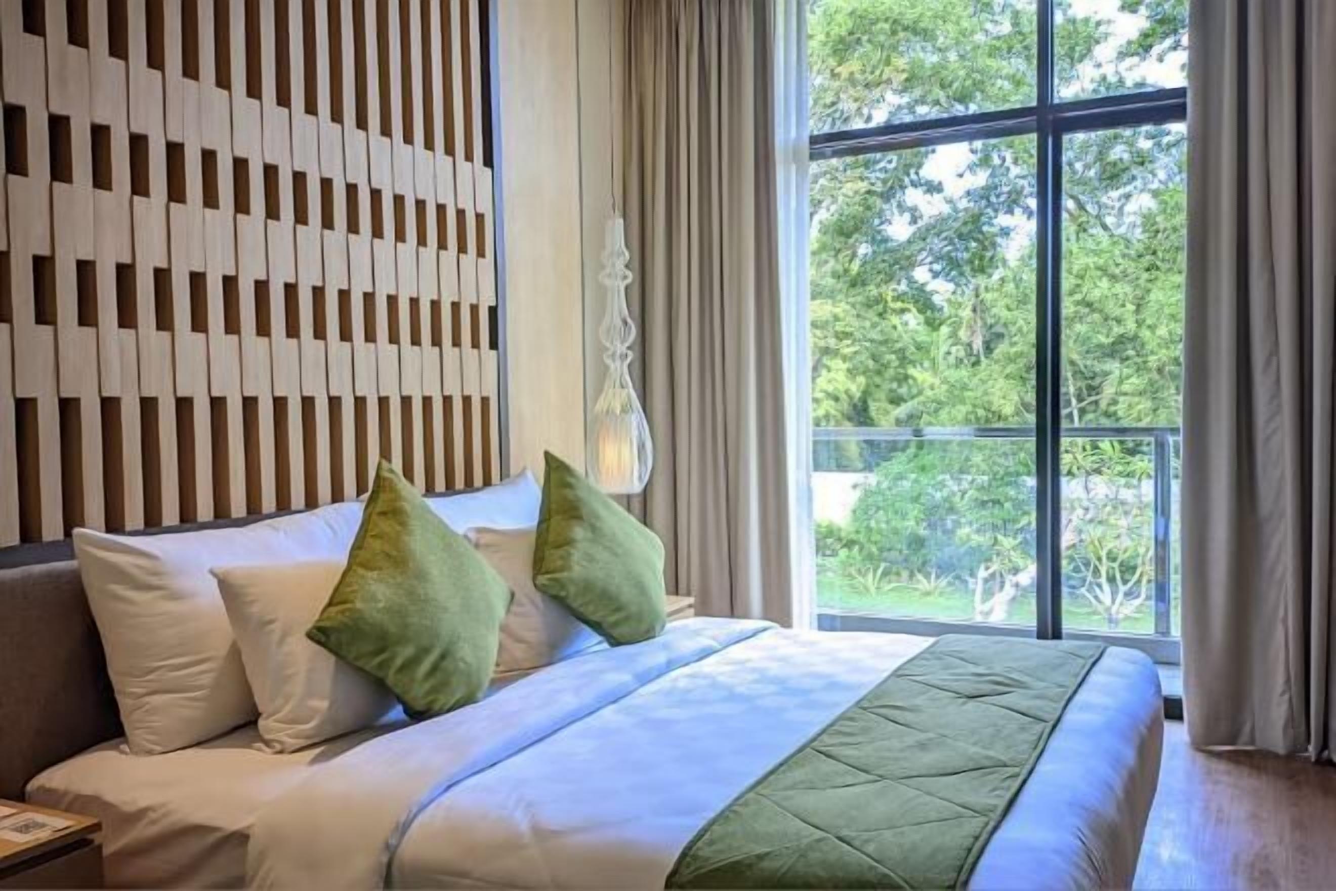 In-room safe, soundproofing