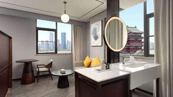 Executive Room, 1 King Bed, Non Smoking, River View