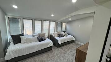 3 bedrooms, iron/ironing board, travel crib, free WiFi