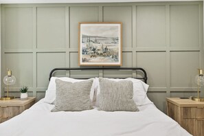 2 bedrooms, iron/ironing board, travel cot, free WiFi