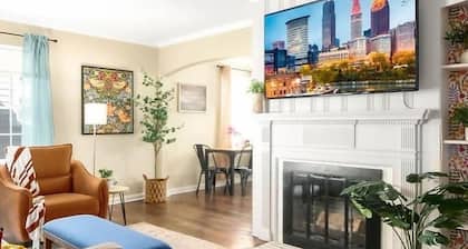 Sunscape Bungalow: Close to Hospitals|Quiet Nborhd |Office|WD|Deck