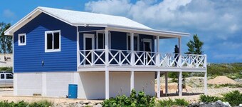 Charming private cottage with WiFi and AC in beautiful Whale Point