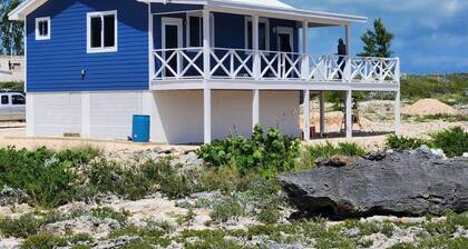 Charming private cottage with WiFi and AC in beautiful Whale Point