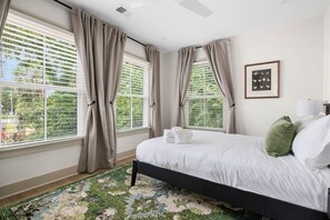 3 habitaciones, tabla de planchar con plancha, wifi y ropa de cama 