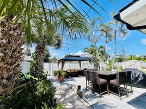 屋外ダイニングエリア