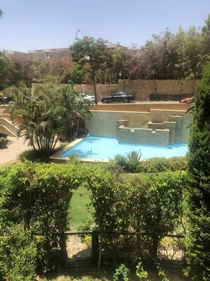 حمام سباحة