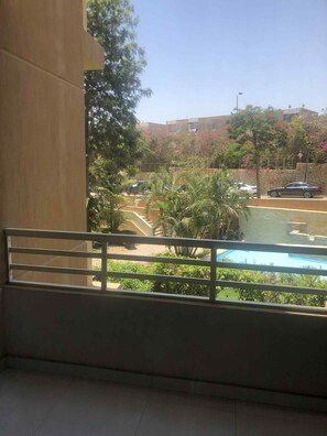 Property grounds - Spacious 3-bedroom apartment with AC, WiFi in fabulous Giza Governorate (Giza Governorate)