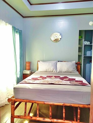 Comfort House, Balcony | Premium bedding, down duvets, in-room safe, individually decorated - Seaside Blue Inn (San Vicente)