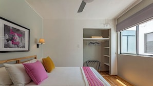 Appartamento City, 1 camera da letto, frigorifero e microonde | 1 camera, una scrivania, postazione laptop, tende oscuranti