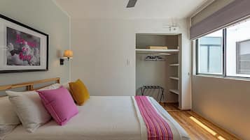 City Apartment, 1 Bedroom, Refrigerator & Microwave | 1 bedroom, individually decorated, individually furnished, desk