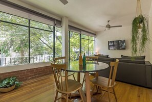 Comfort Apartment, Balcony, City View | Private kitchen | Microwave, cookware/dishes/utensils - Amalli Refugio Urbano (Mexico City)