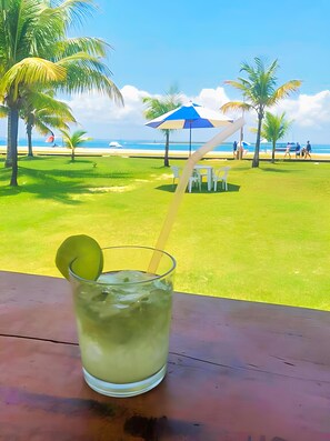 Bar au bord de la piscine