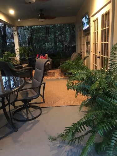 Cozy 1-bedroom 1 bath guest house 5 minutes from Ole Miss Campus