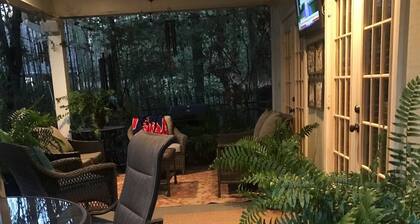Cozy 1-bedroom 1 bath guest house 5 minutes from Ole Miss Campus